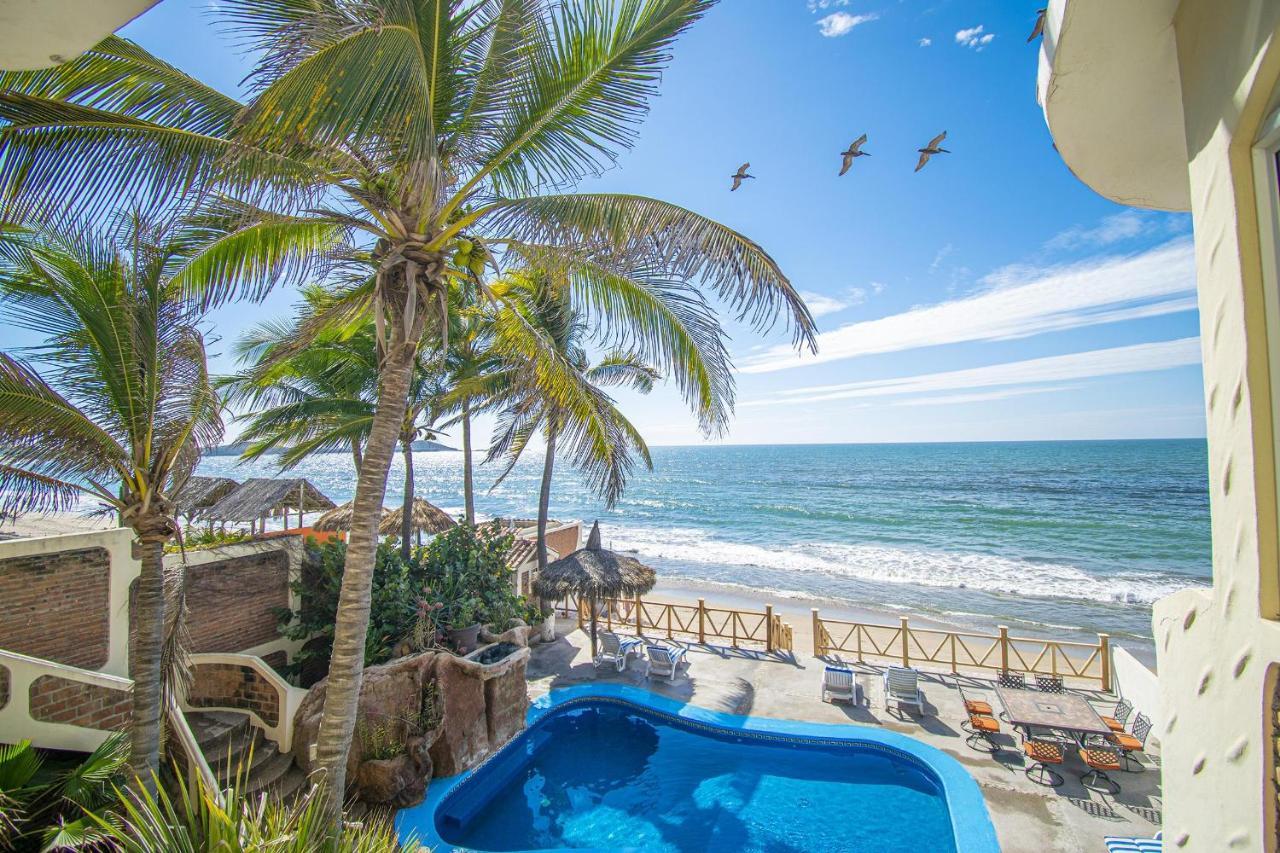 Apartment Sandcastle Beachfront With Pool