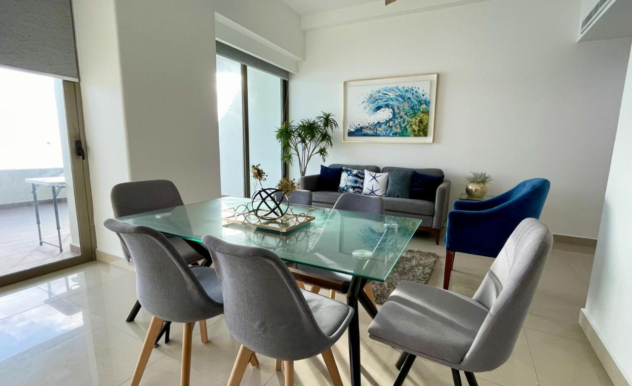 Tramonto, A Beachfront Bliss! Apartment *