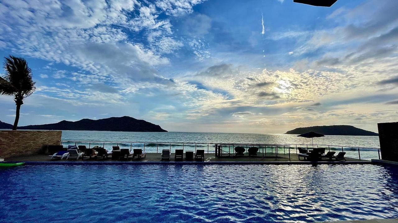 Tramonto, A Beachfront Bliss! Apartment *