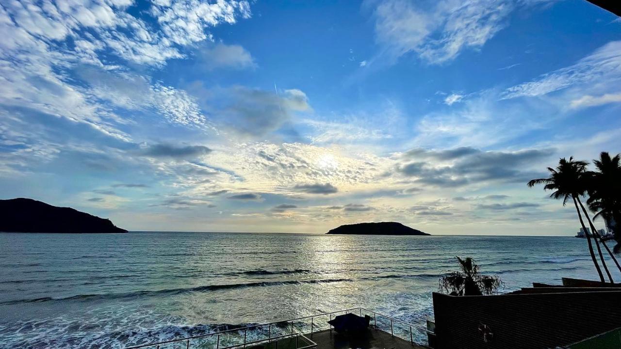 Tramonto, A Beachfront Bliss! Apartment *