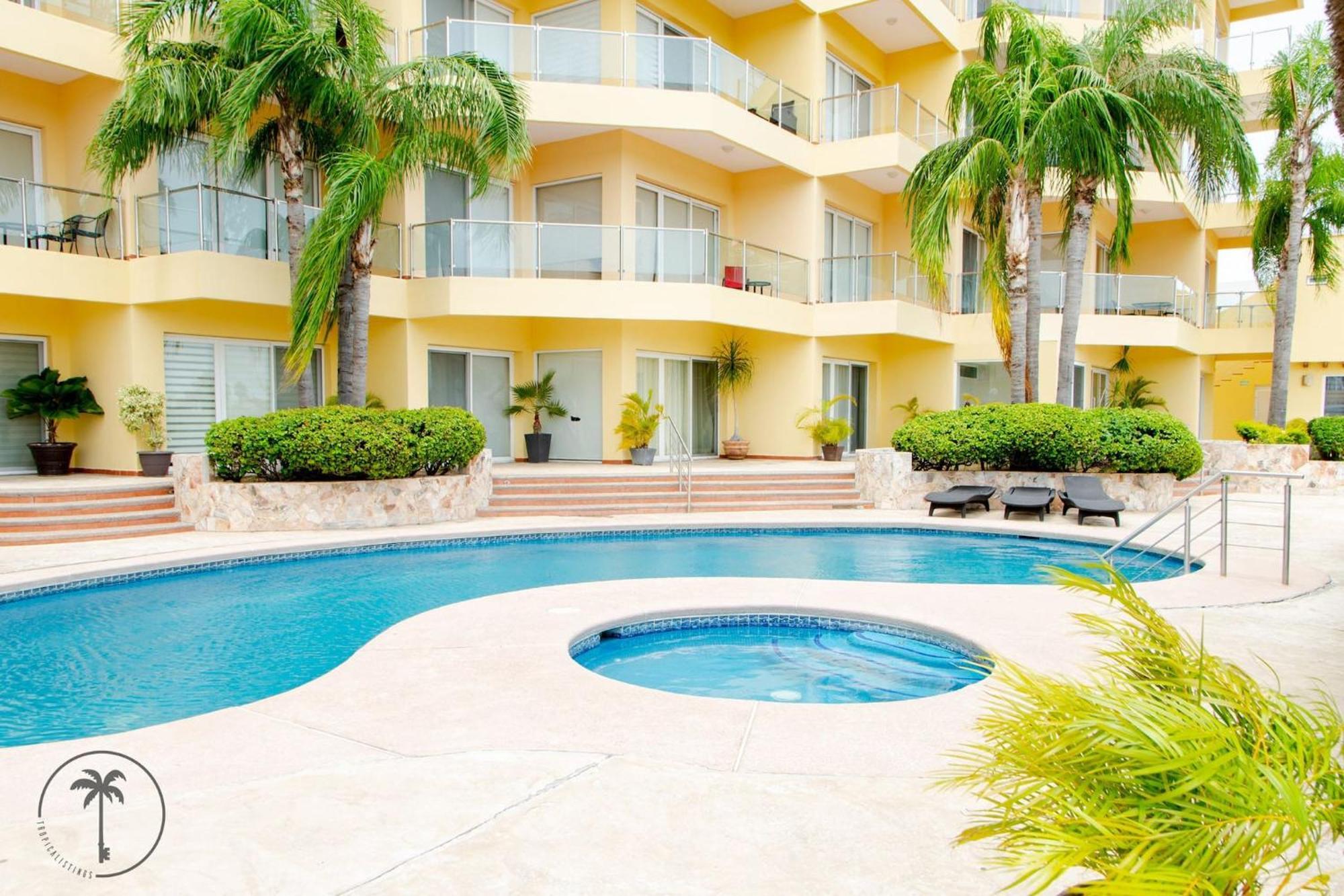 Spacious With Pool Facing The Ocean In - Marina *