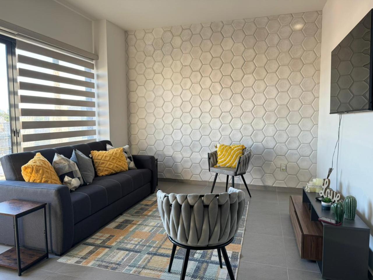 Apartamento In El Centro Near Malecon!