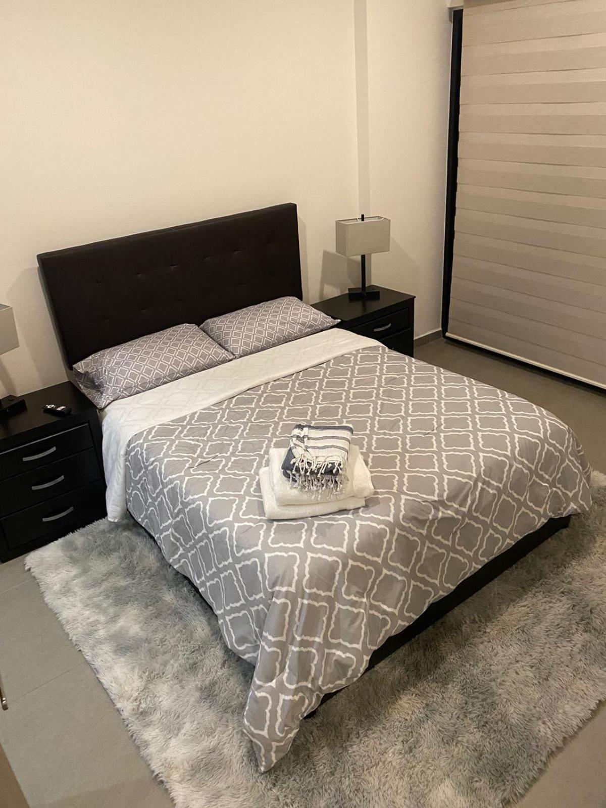 Apartamento In El Centro Near Malecon! *