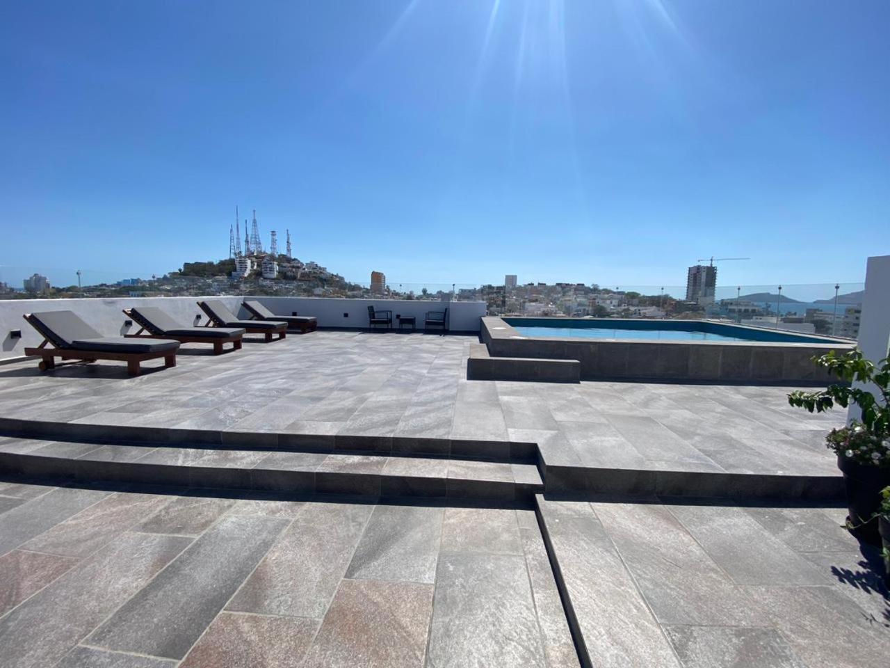 Apartamento In El Centro Near Malecon!
