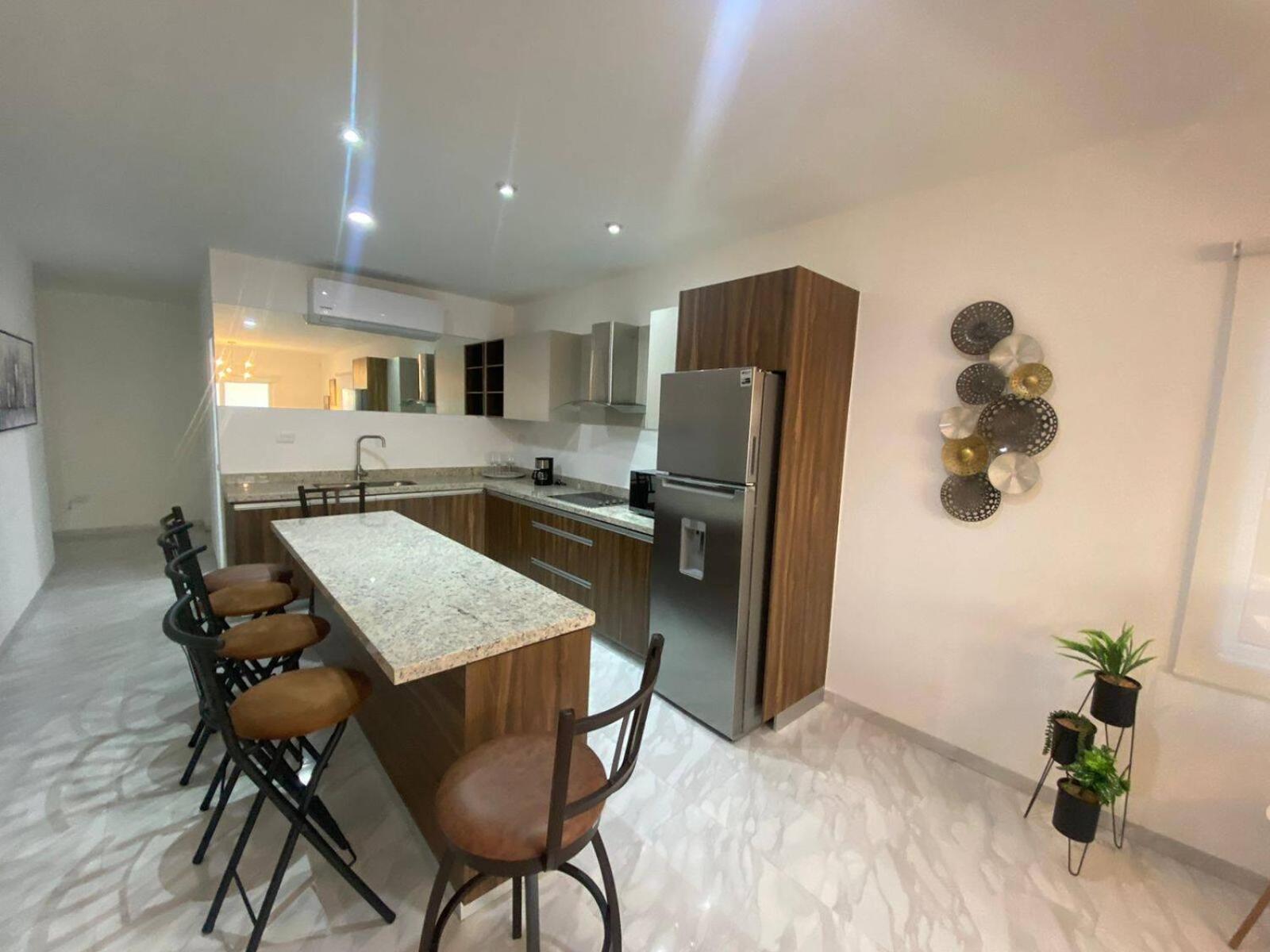 Lovely 2 Bedroom Oceanfront In Apartamento