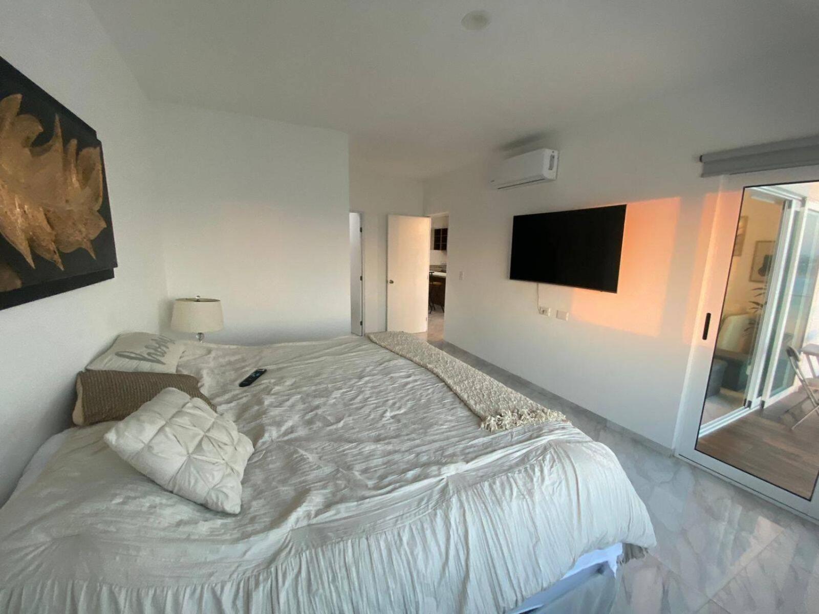 Lovely 2 Bedroom Oceanfront In Apartamento
