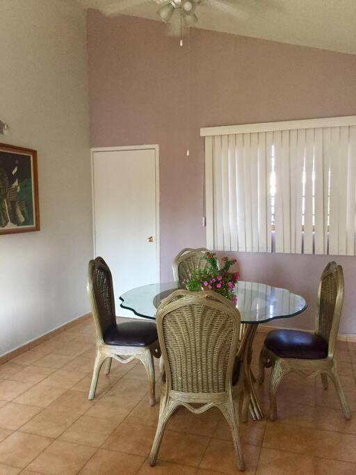 Acogedora Zona Dorada A 3 Mins De La Playa. Apartamento *