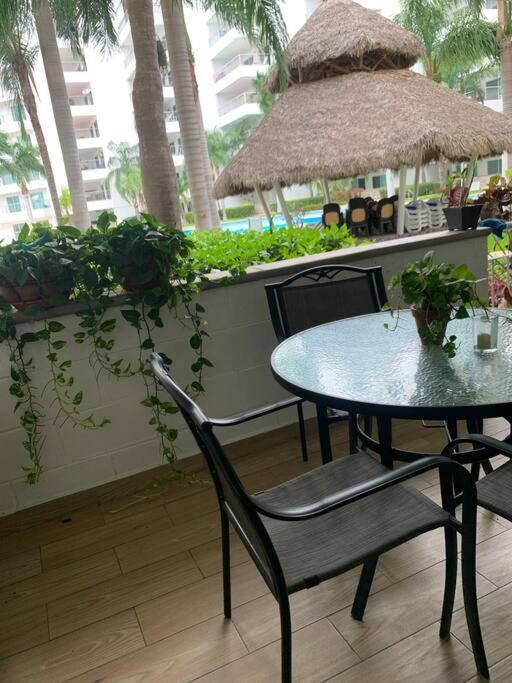 En Costa Veleros - Pool 1st Floor