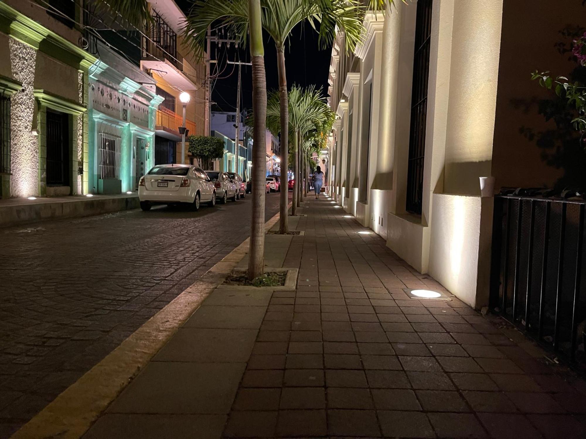 Apartamento New & Comfy, 5 Star Area, Walk 2 Beach, Pool, Views, King Bed