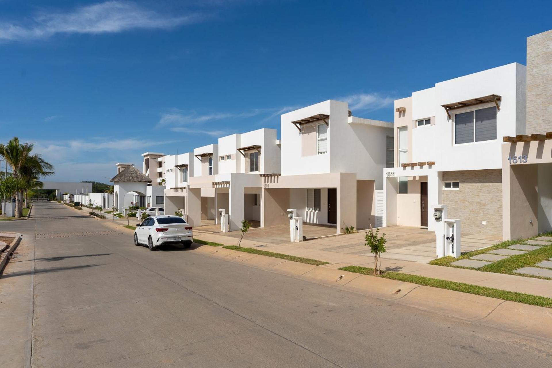 New°family°pool°spacious°backyard°king°bbq°gated Holiday home