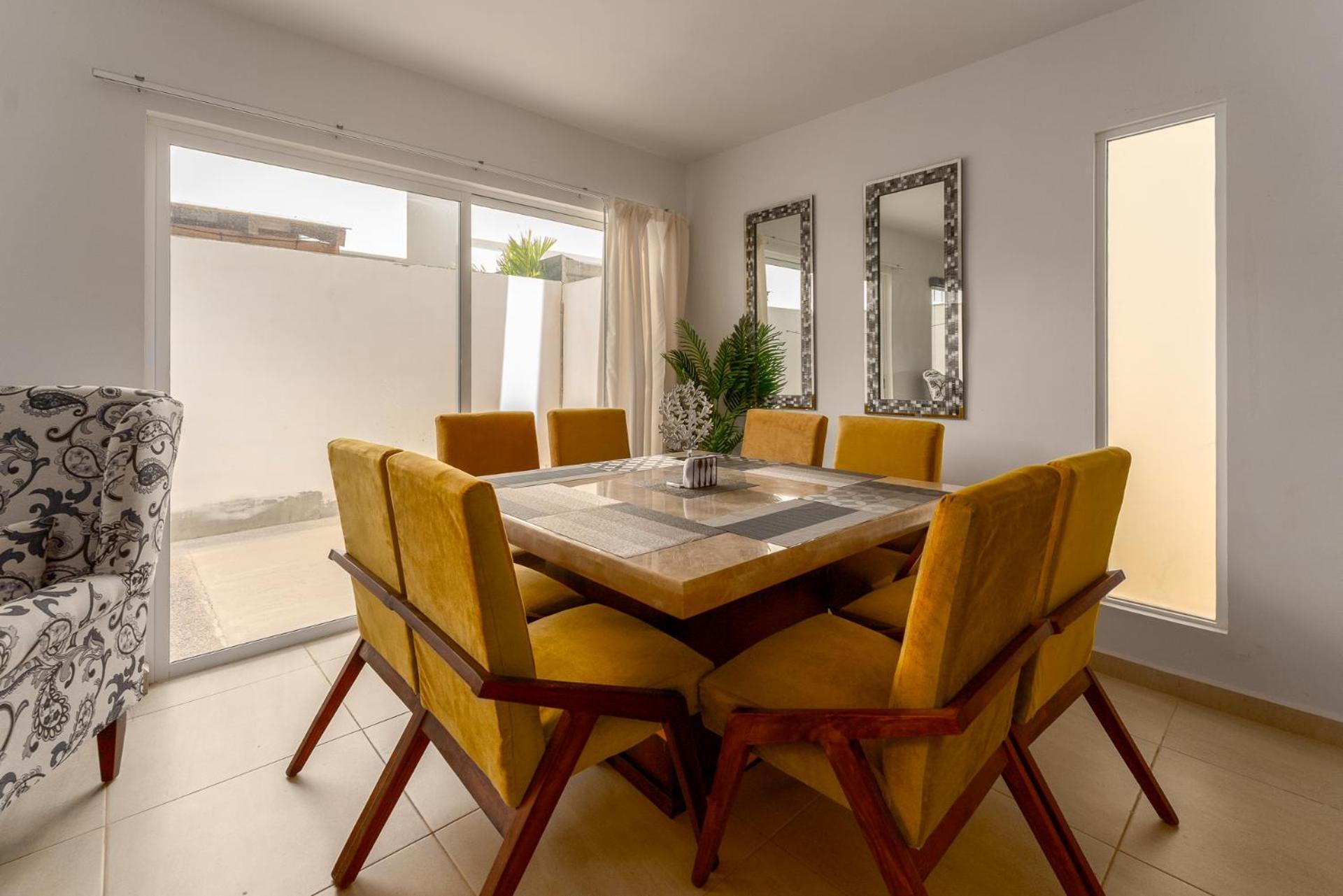 New°family°pool°spacious°backyard°king°bbq°gated Holiday home
