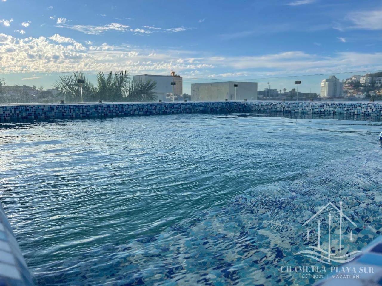 New & Modern, 5 Star Area, Walk 2 Beach, Pool, Views, King Bed Mazatlán