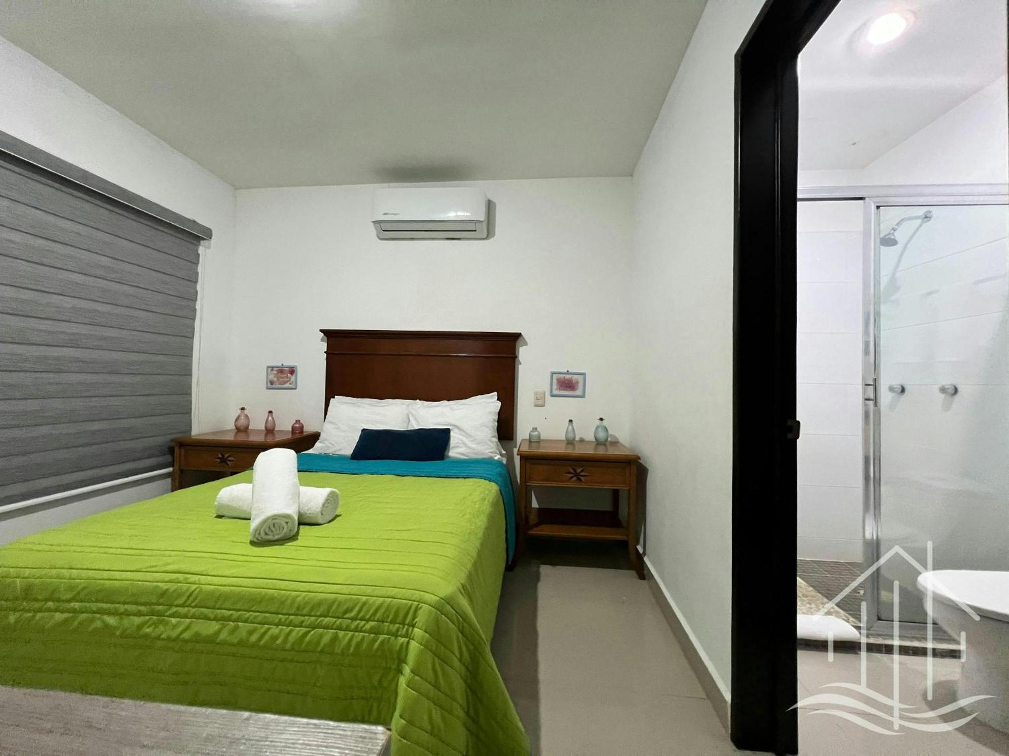 Promo-sleeps 6-walk To & Mazagua Park-pool-gated Apartamento