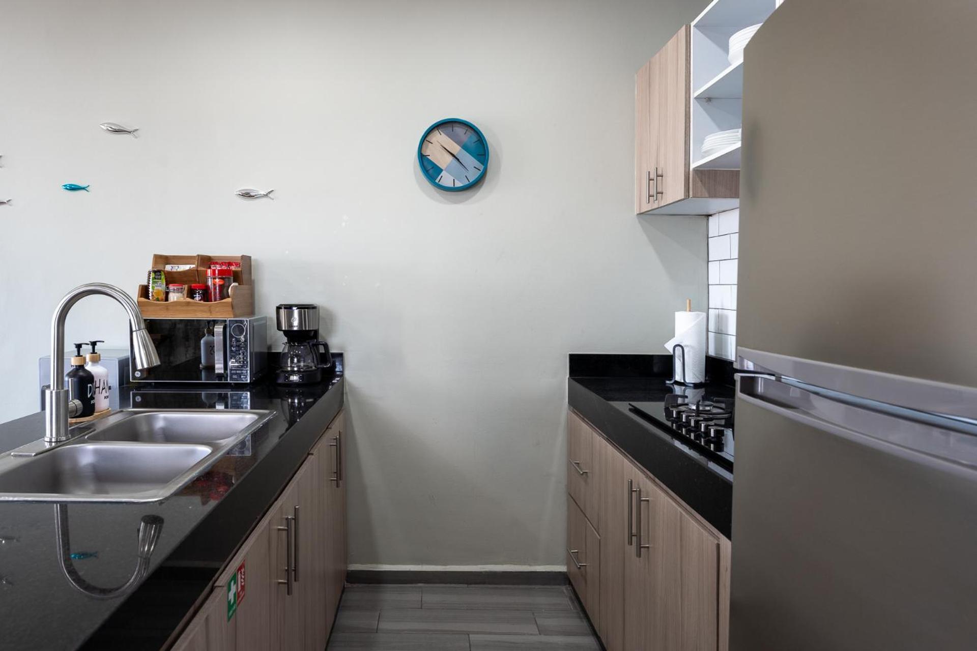 New & Modern, 5 Star Area, Walk 2 Beach, Pool, Views, King Bed Apartamento
