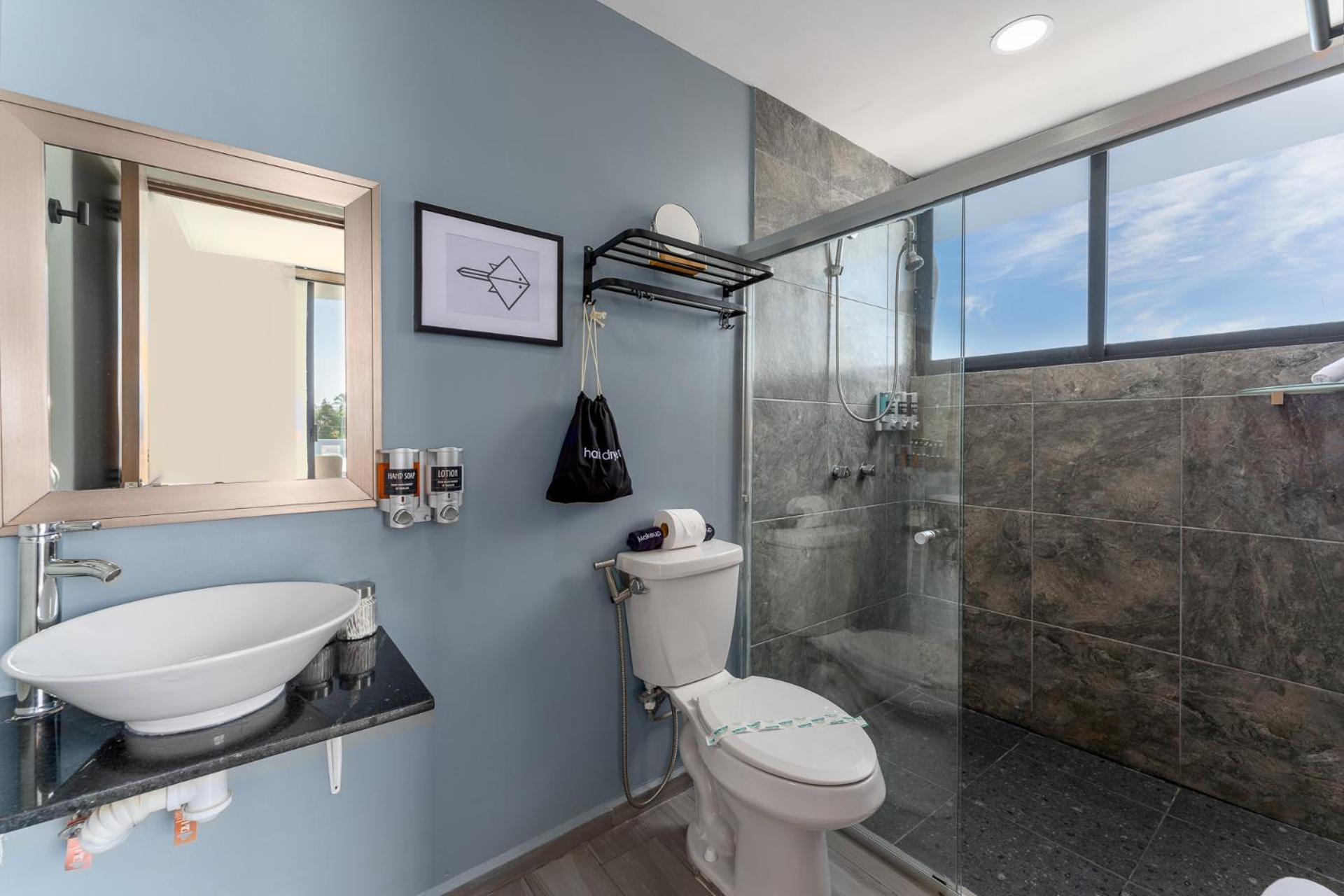 Apartamento New & Modern, 5 Star Area, Walk 2 Beach, Pool, Views, King Bed *