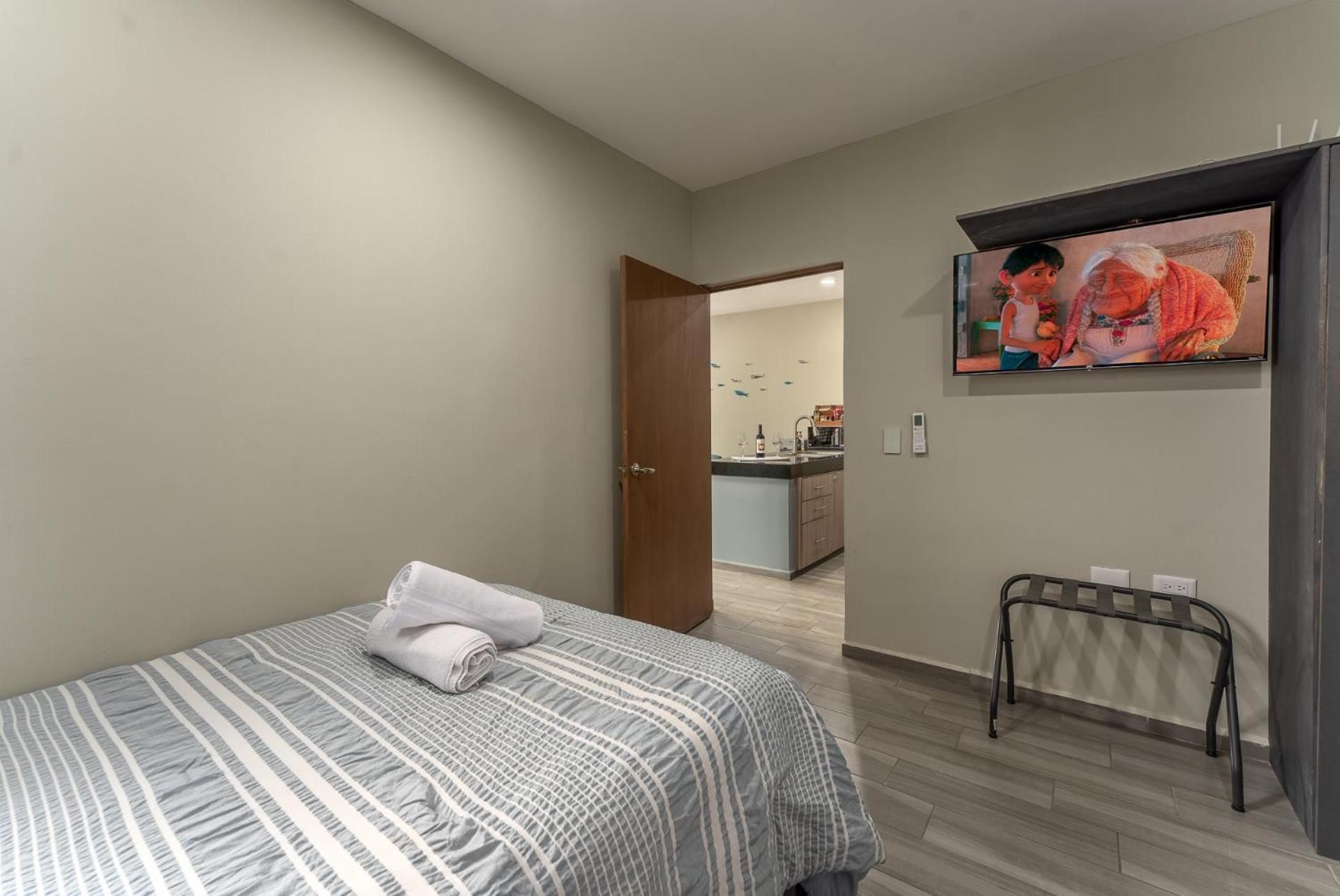 New & Modern, 5 Star Area, Walk 2 Beach, Pool, Views, King Bed Apartamento Mazatlán