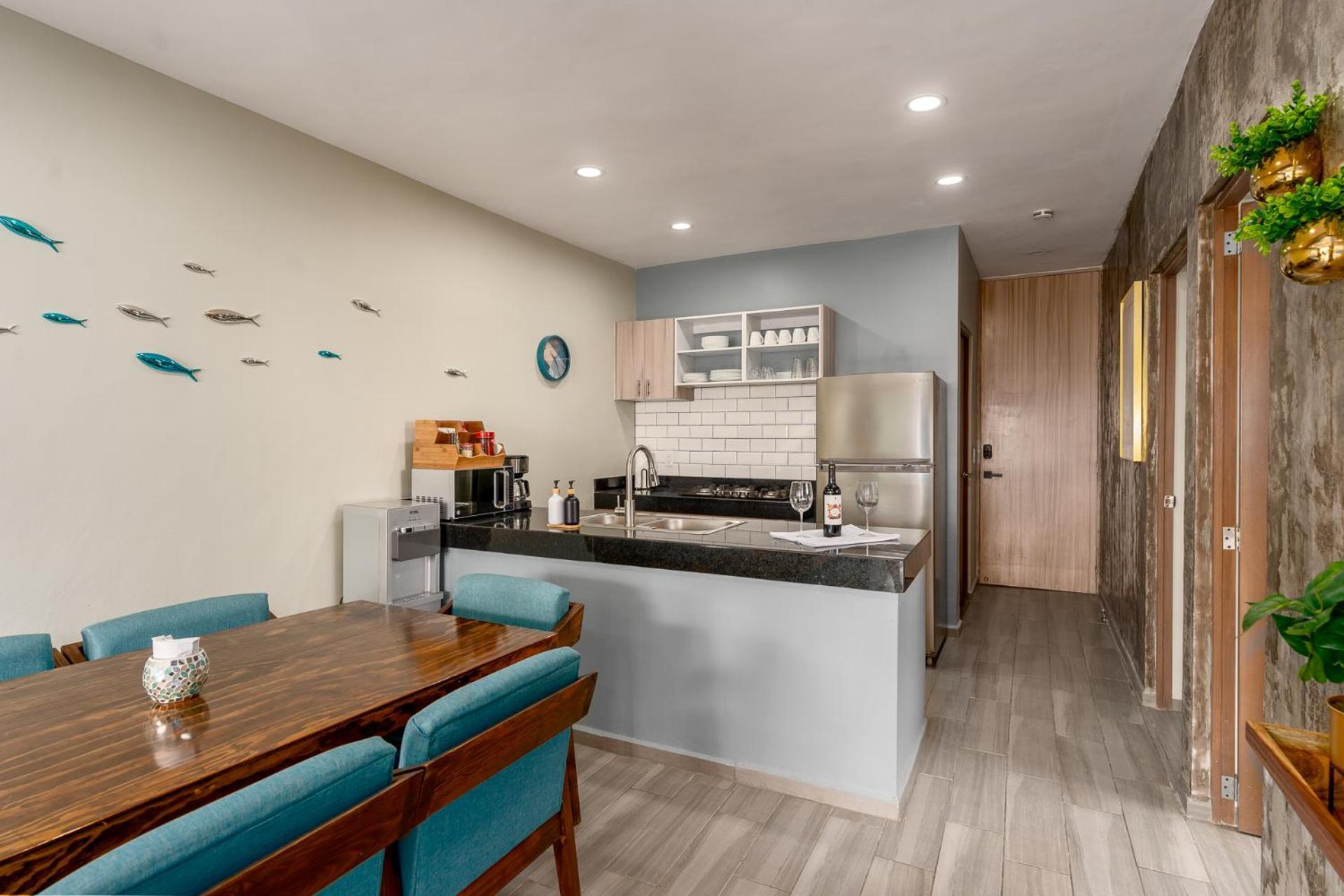 New & Modern, 5 Star Area, Walk 2 Beach, Pool, Views, King Bed Mazatlán
