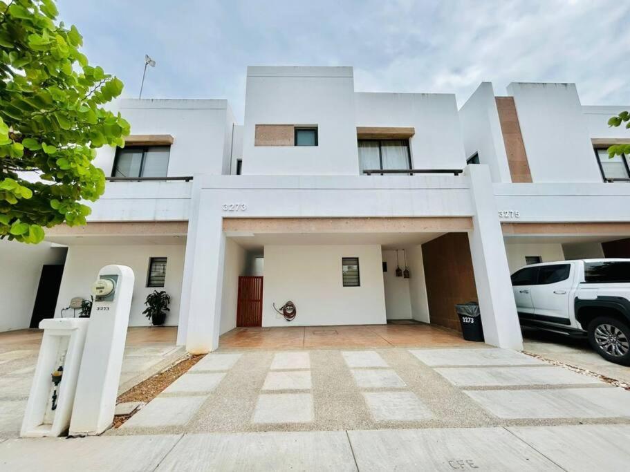 Casa En Privada Cerca De La Playa Y La Marina * Mazatlán