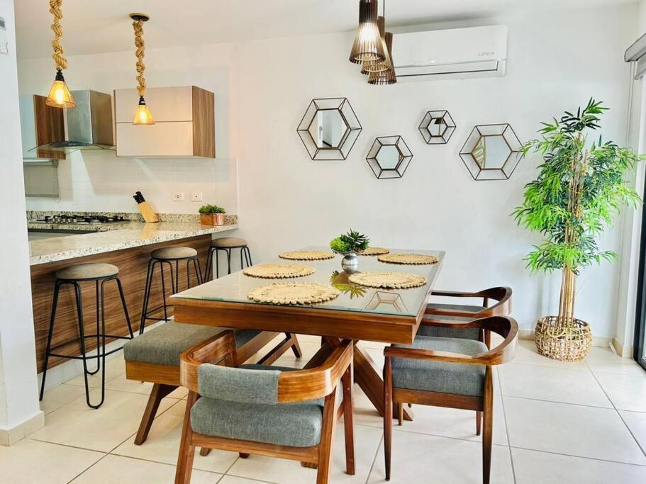 Casa En Privada Cerca De La Playa Y La Marina * Mazatlán