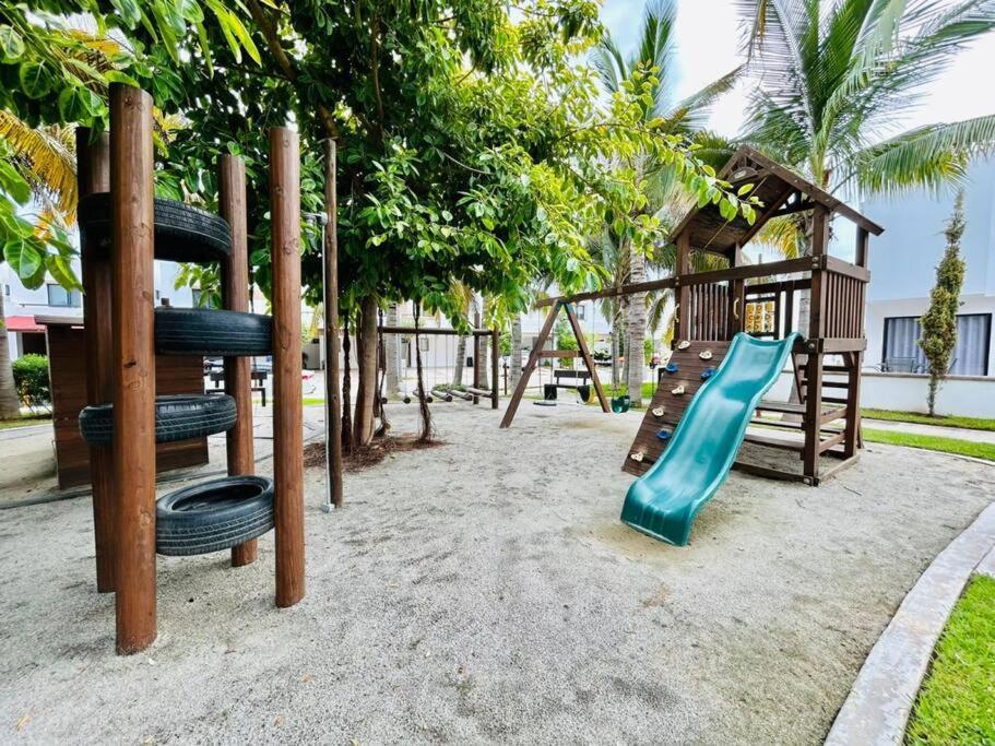 Casa En Privada Cerca De La Playa Y La Marina *