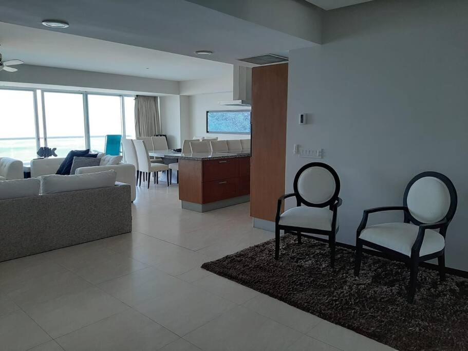 Apartamento Peninsula Tower 4 Bedrooms Beachfront Sea View