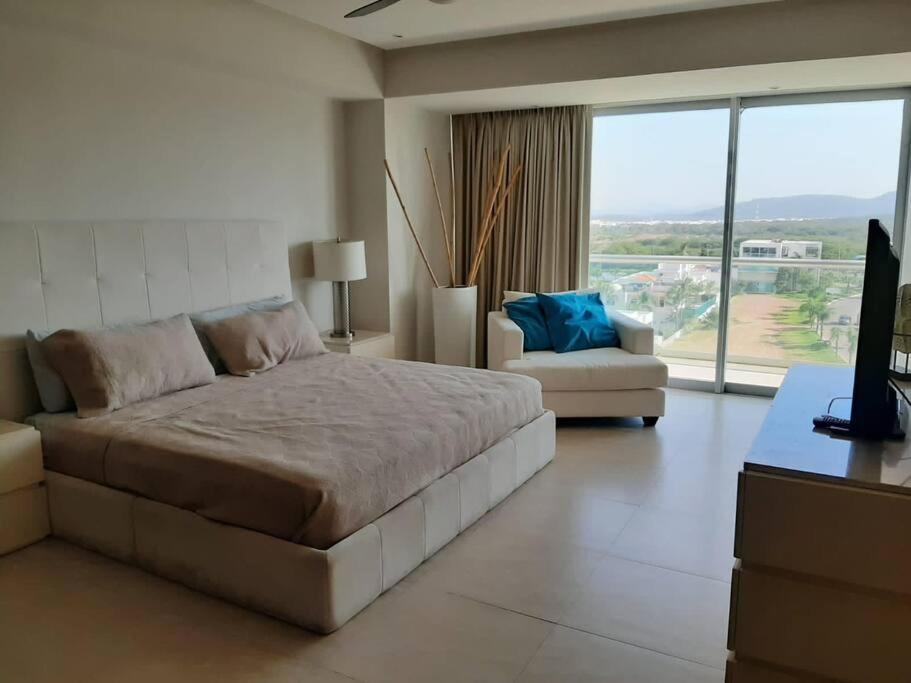 Peninsula Tower 4 Bedrooms Beachfront Sea View Mazatlán