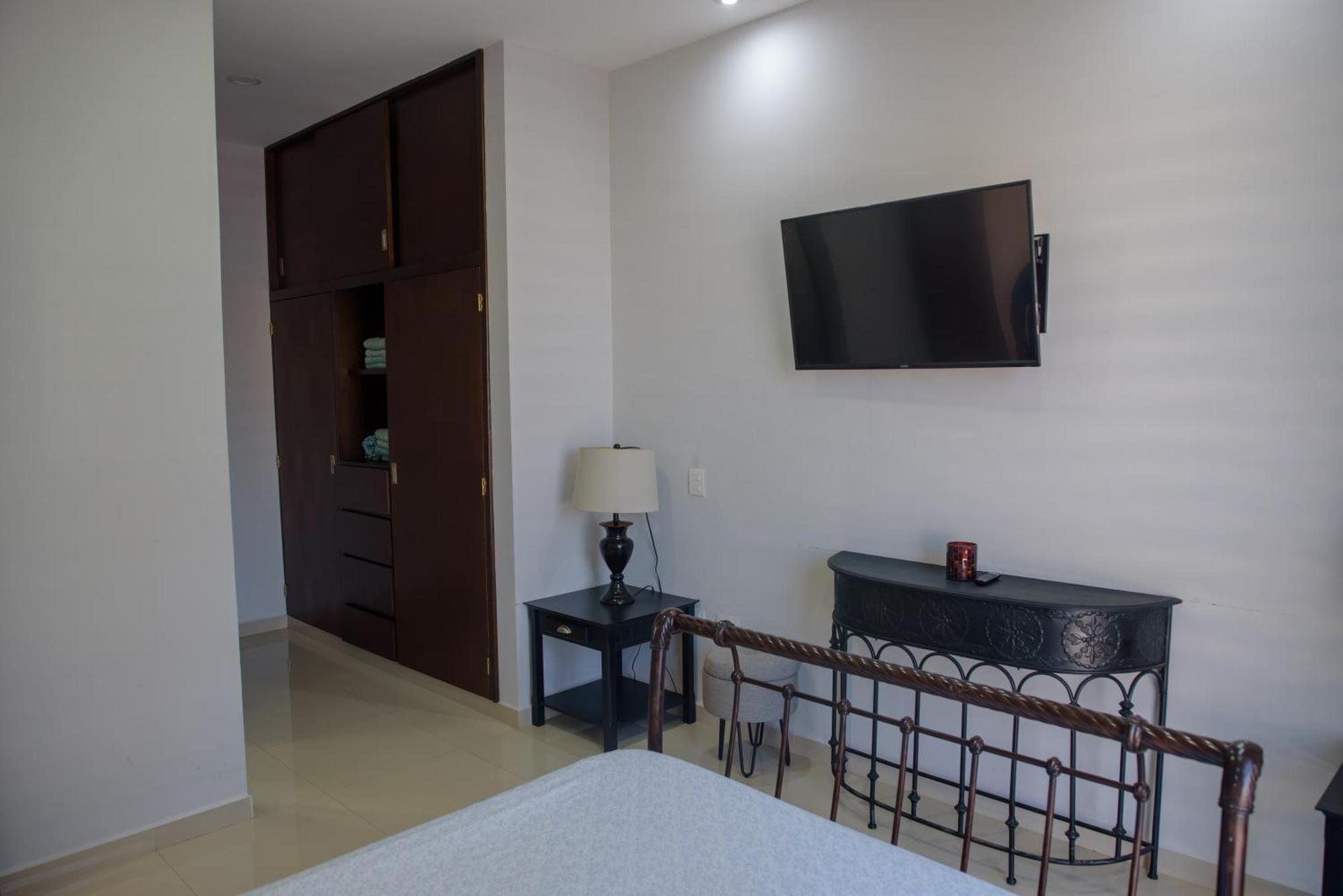 2br/2ba 1 Block To Ocean! - Unit 6 * Mazatlan