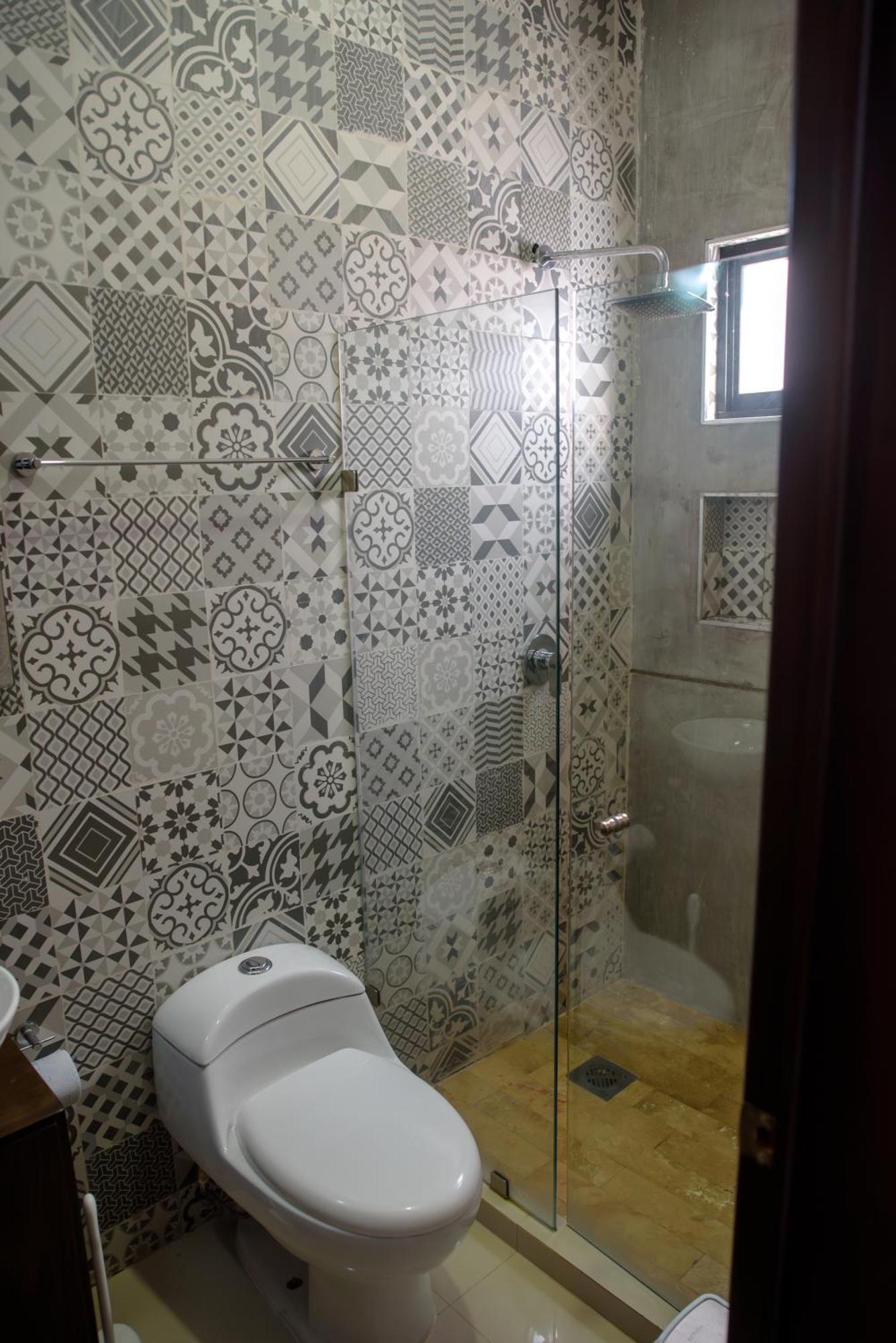 2br/2ba 1 Block To Ocean! - Unit 6 *