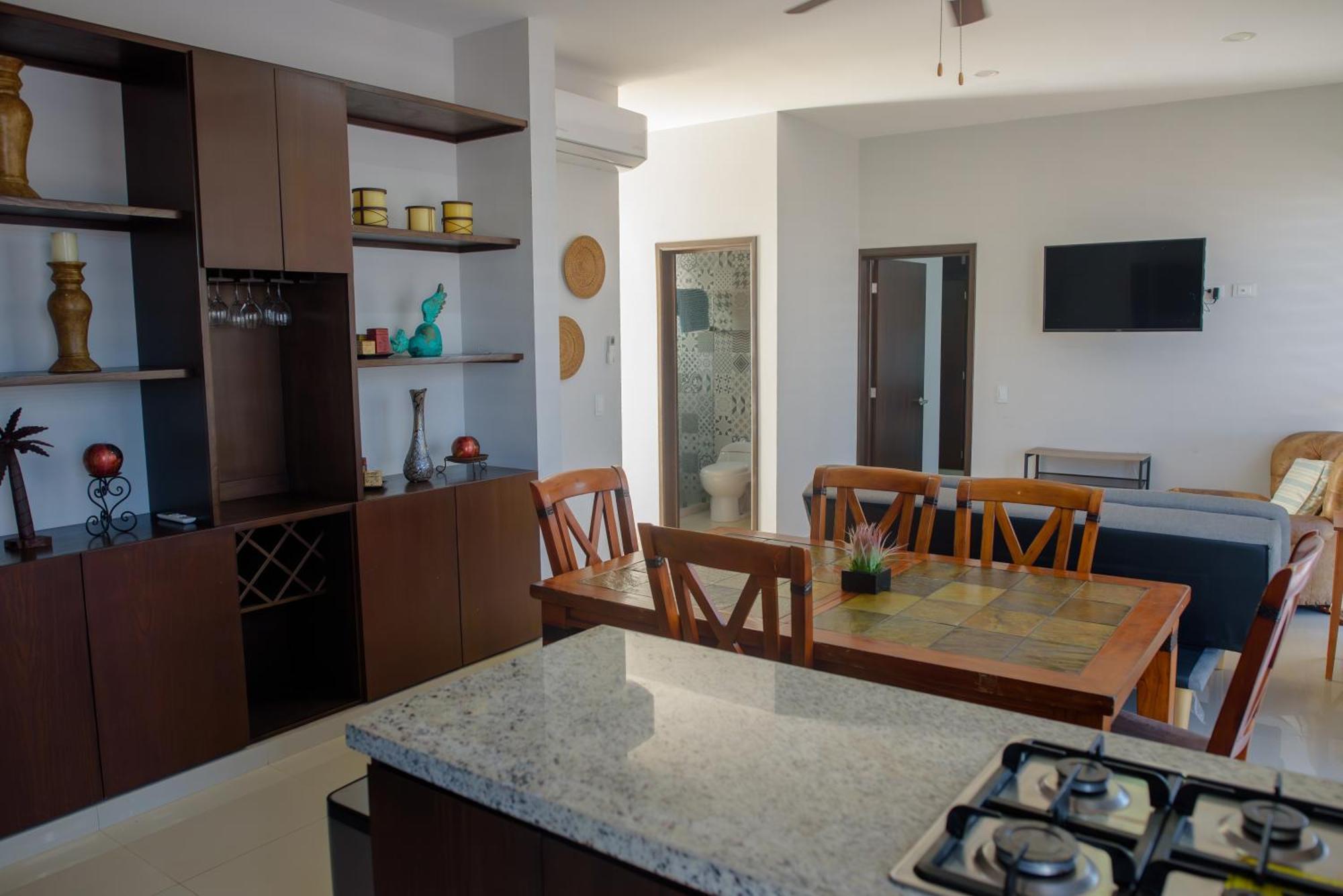 2br/2ba 1 Block To Ocean! - Unit 6 *