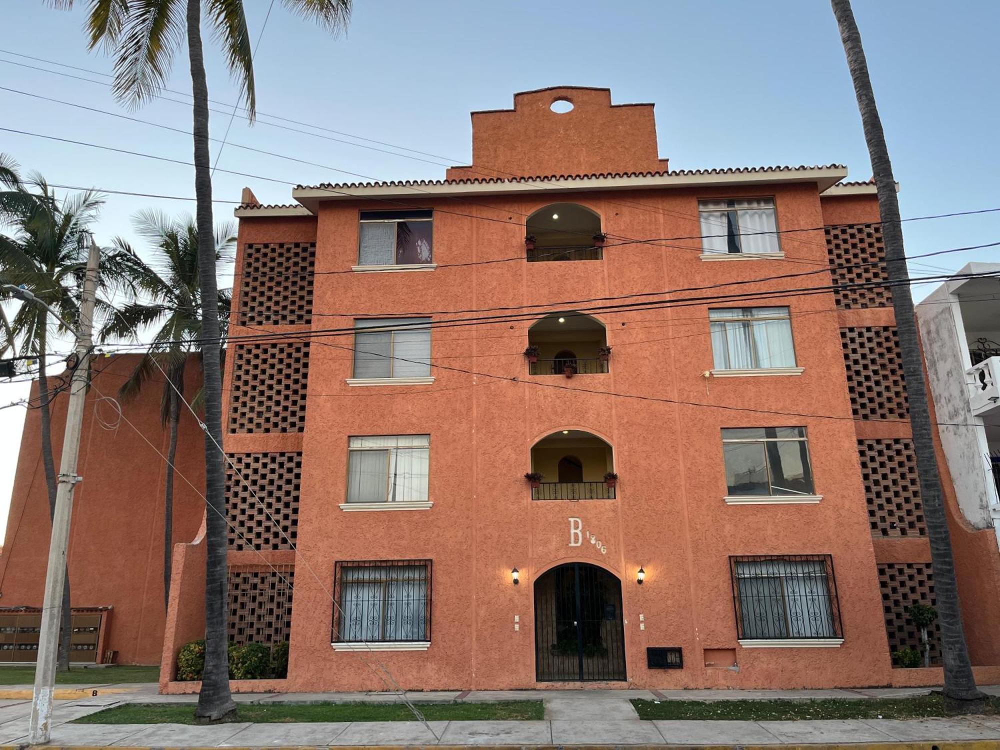 Zona Dorada: Amplio Departamento 12 * Mazatlán