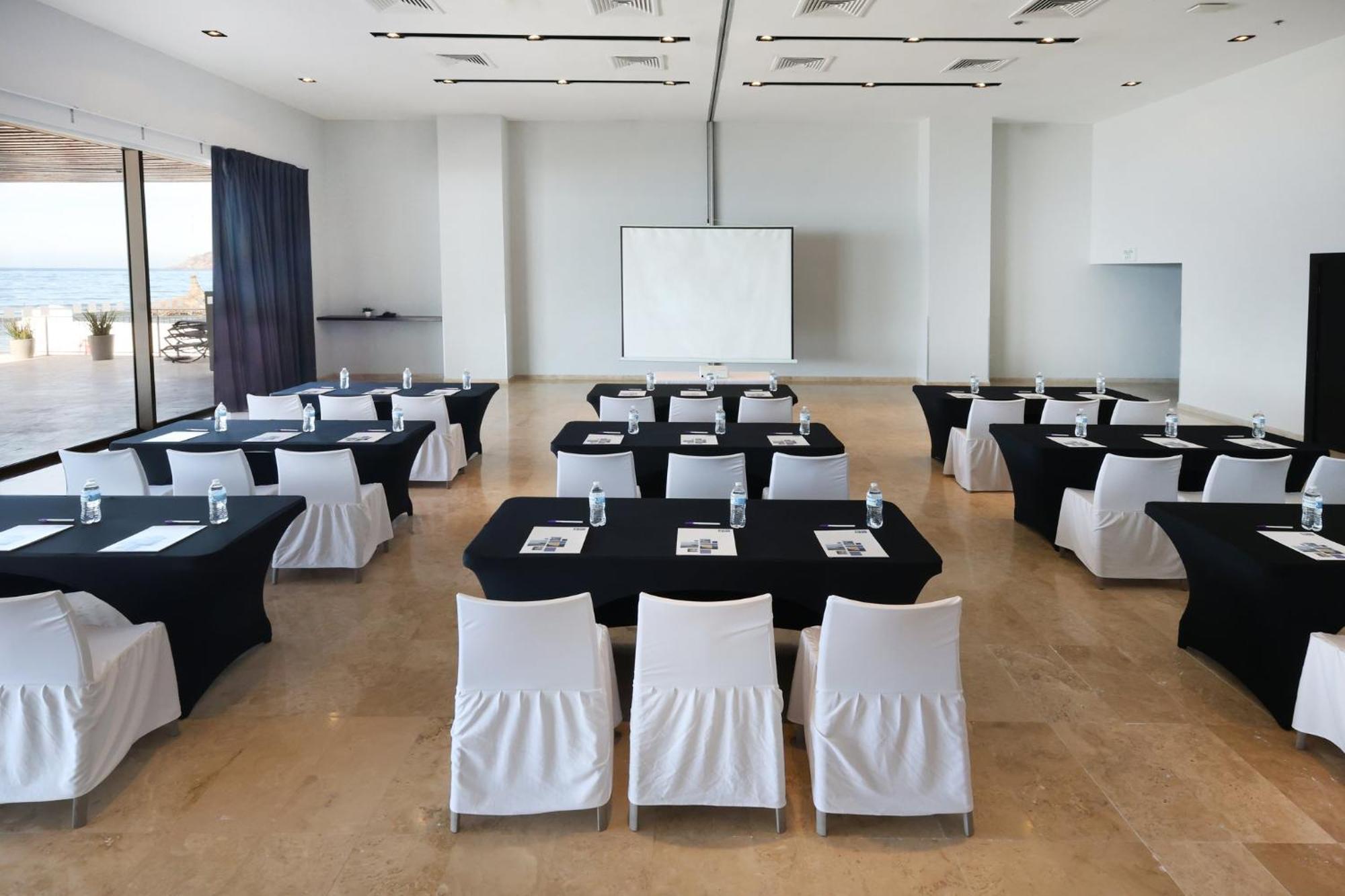 Hotel By Ihg 4*