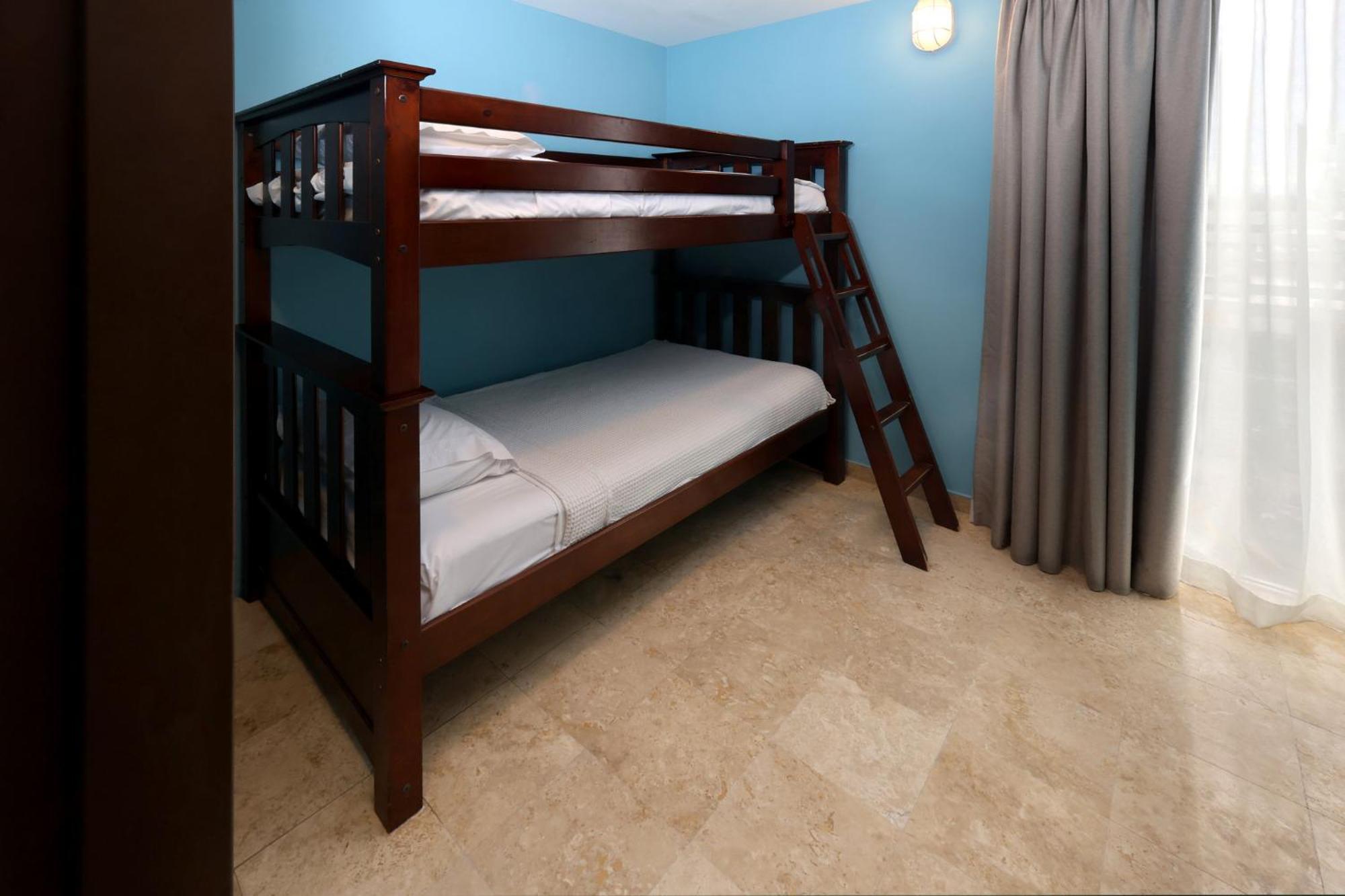 By Ihg