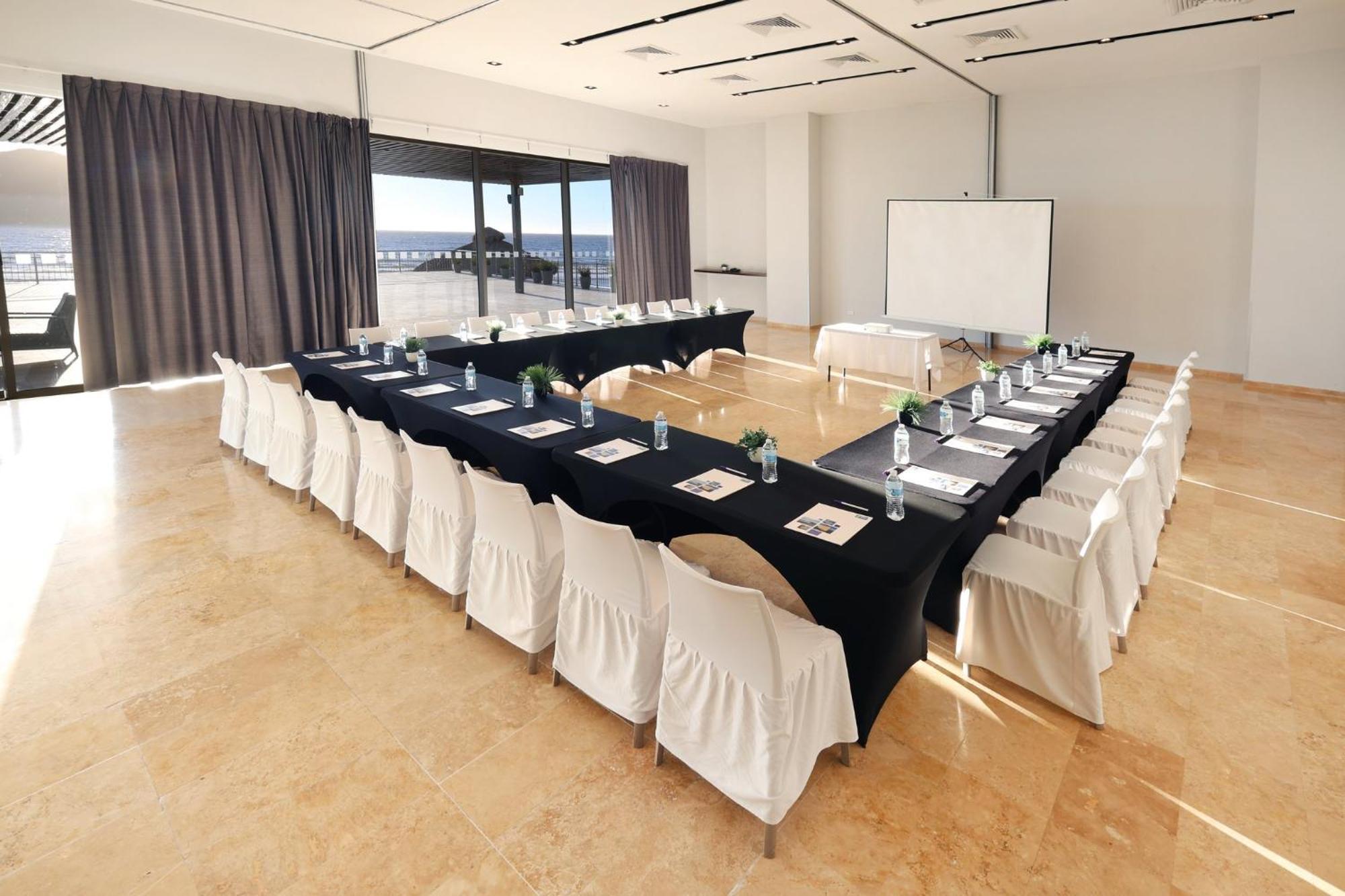 Hotel By Ihg 4*