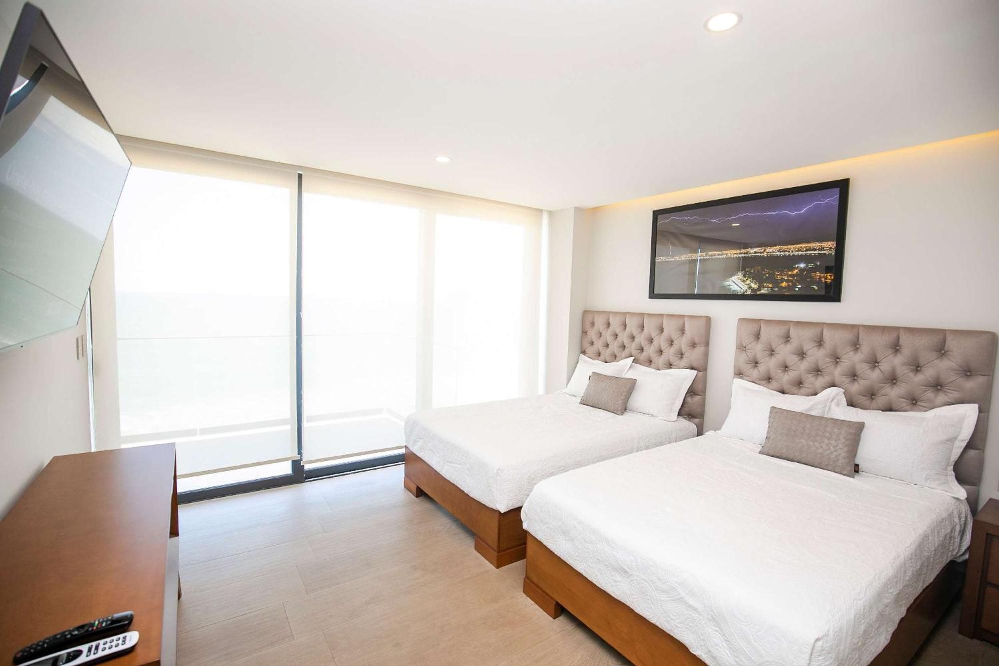 On The Malecon 2 Bedroom Ocean View Apartamento Mazatlán