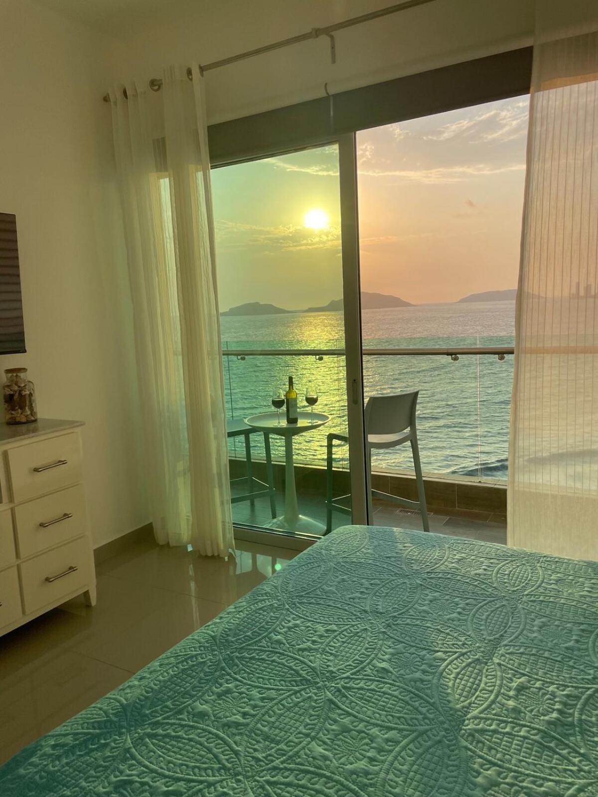 Apartamento Torre Eme -stunning Bay View & Balcony! *