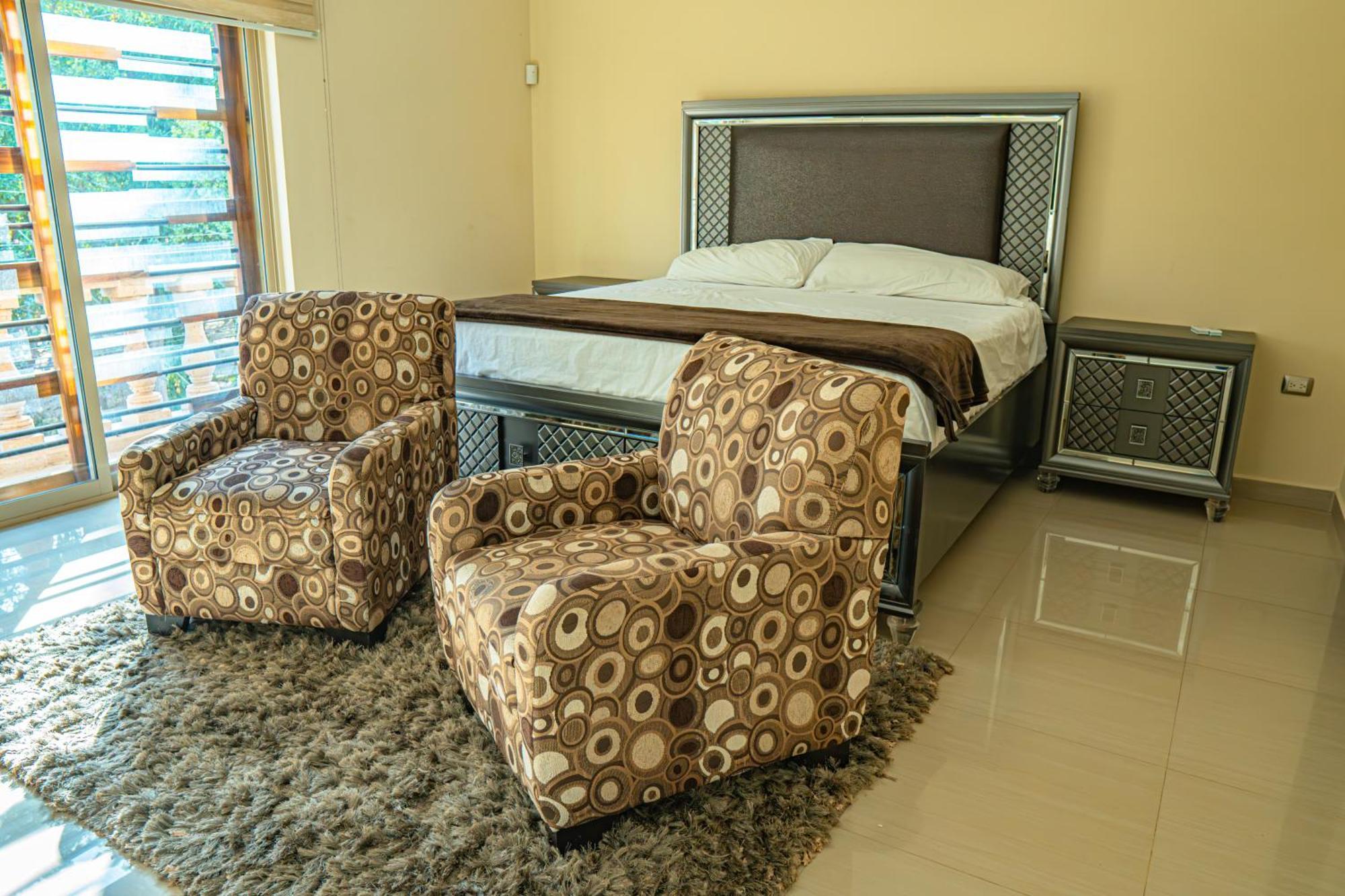 Casa Con Alberca En Excelente Ubicacion, Grupos Grandes De Personas Villa