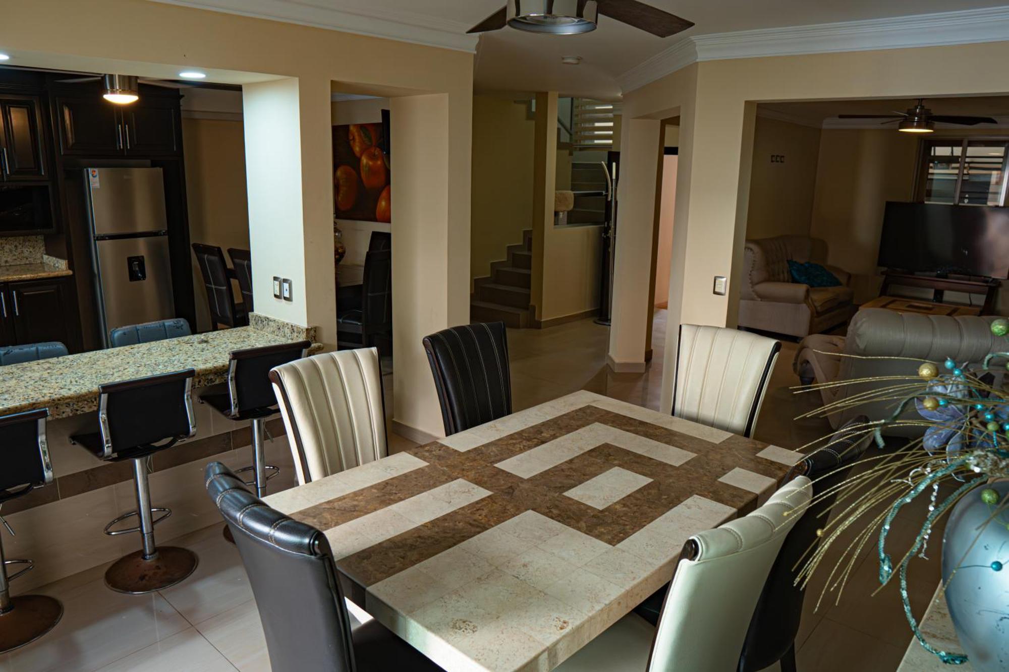 Casa Con Alberca En Excelente Ubicacion, Grupos Grandes De Personas Villa