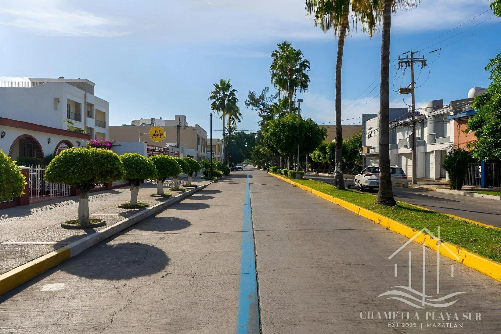 Promo! 2br-pool-views-king Bed-walk 2 Beach-5 Star Area Apartment *