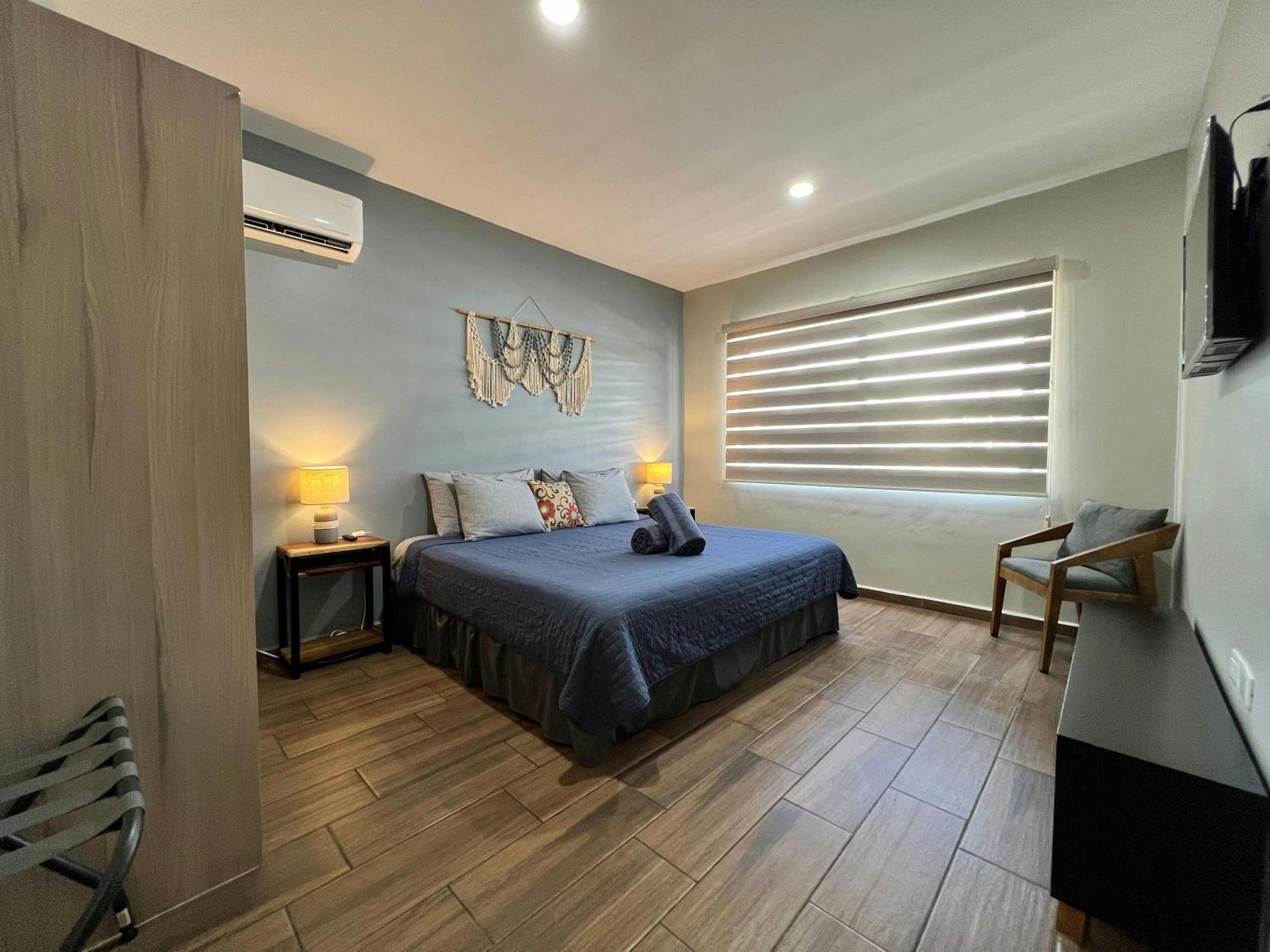 Apartment Promo! 2br-pool-views-king Bed-walk 2 Beach-5 Star Area