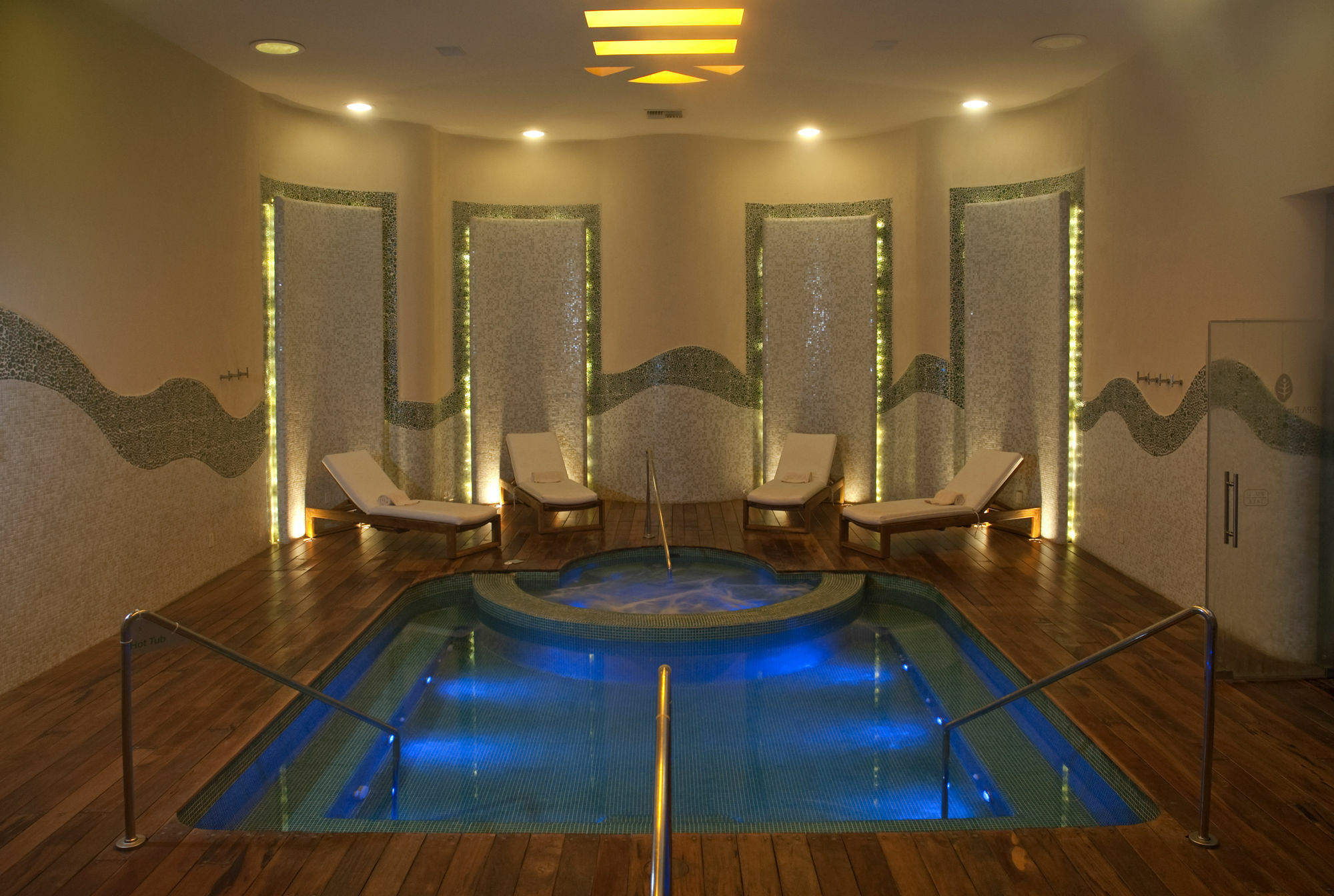 Hotel Emerald Estates