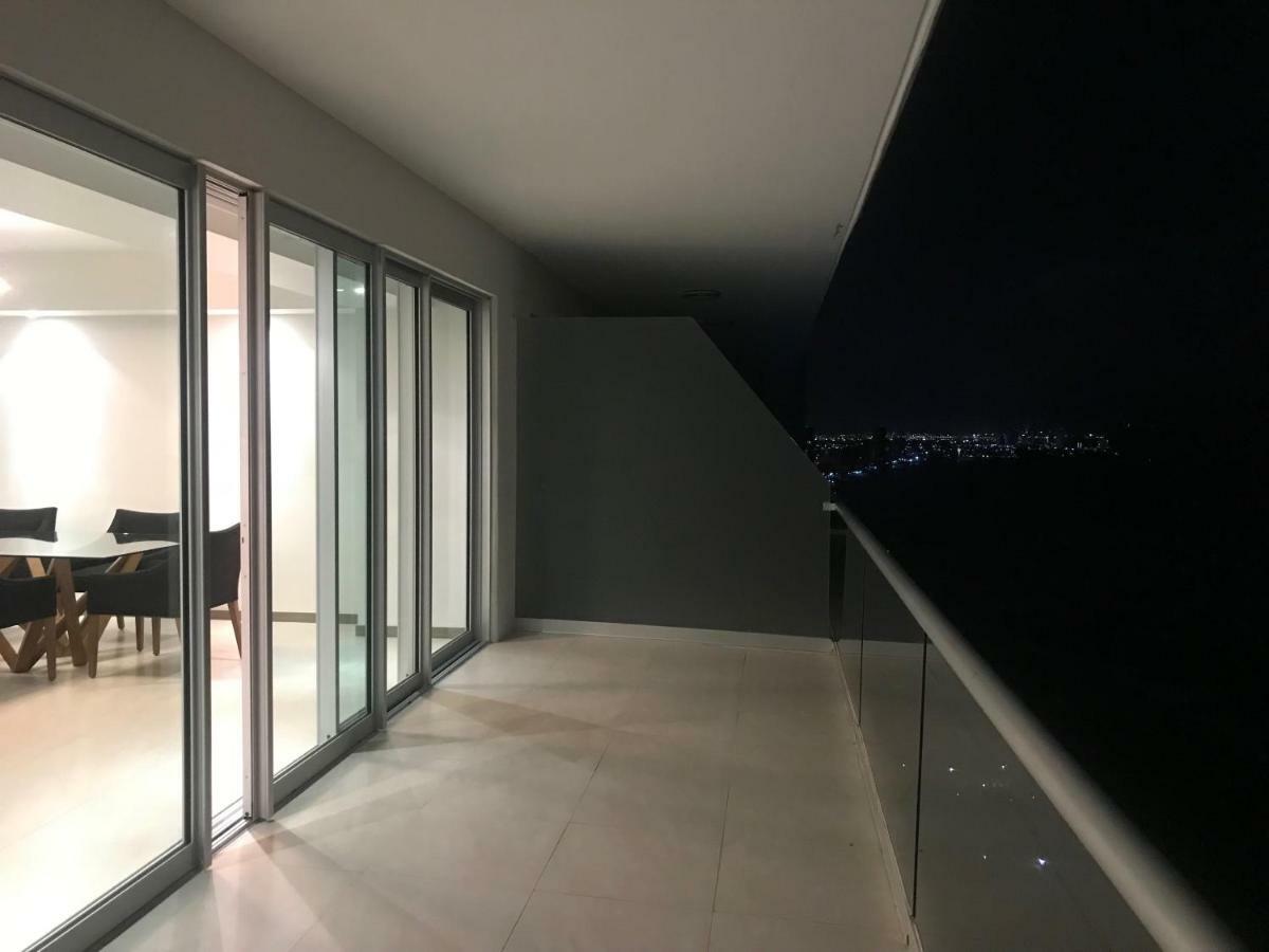 Torre Peninsula Apartment *