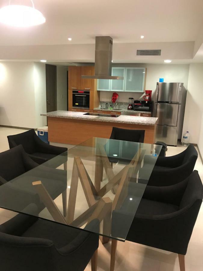 Torre Peninsula Apartment