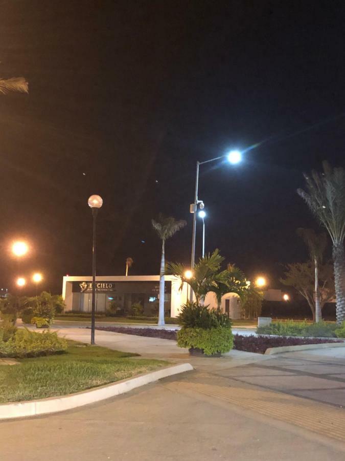 Casa En Privada Frente A La Playa Con Alberca!