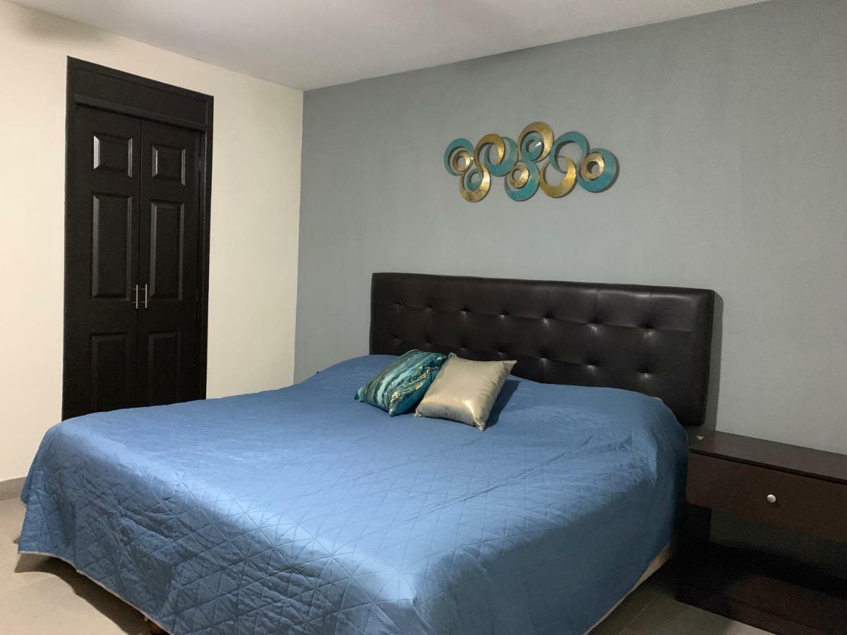 Zona Dorada: Amplio Departamento 12